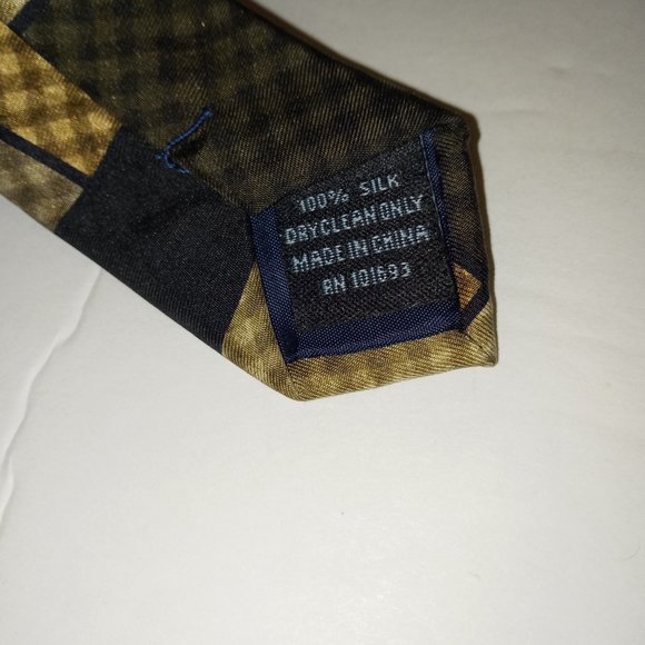 New Orleans Saints NFL Branded Men's Necktie 100 % Silk Gold and Black - Picture 3 of 3